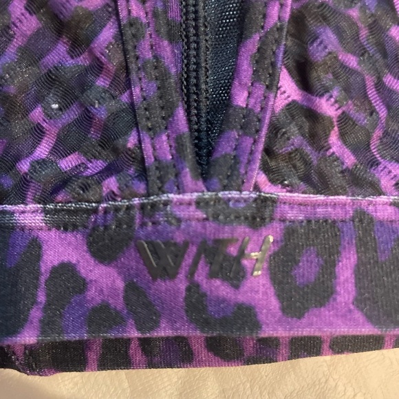Peloton Wear It To Heart High Neck Sports Bra XS Purple Cheetah Print Mesh Back - Picture 4 of 8